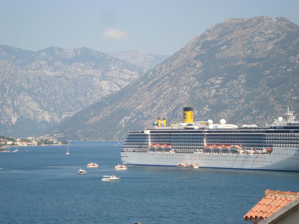 Apartment Adela Kotor Luaran gambar