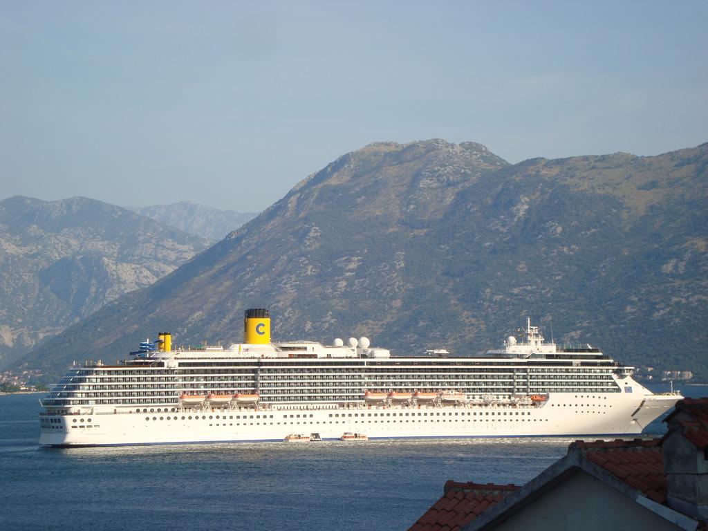 Apartment Adela Kotor Luaran gambar