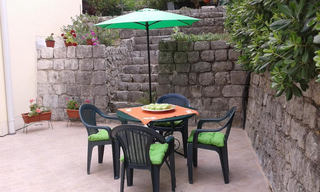 Apartment Adela Kotor Luaran gambar